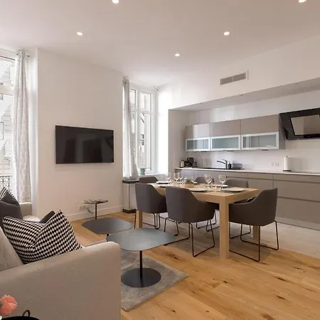 L'elegance Rue D'antibes - Palais & Plages - 200 M Croisette - Parking Prive - Clim - Wifi Apartamento Cannes