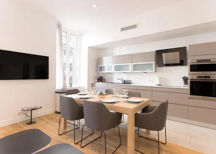 Apartman L'elegance Rue D'antibes - Palais & Plages - 200 M Croisette - Parking Prive - Clim - Wifi