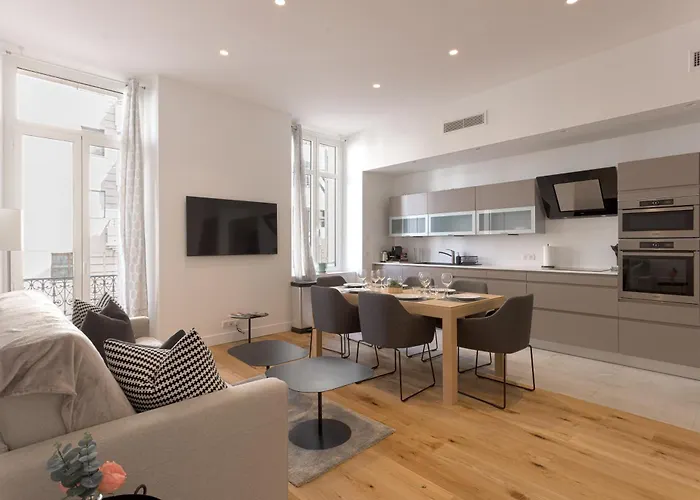 Apartman L'elegance Rue D'antibes - Palais & Plages - 200 M Croisette - Parking Prive - Clim - Wifi *